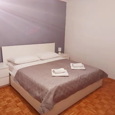 Karla Apartment Split