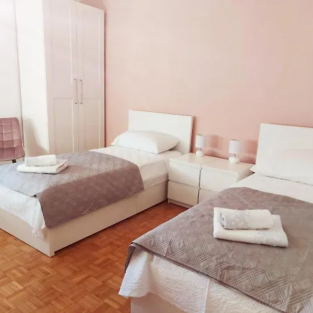 Apartament Karla *