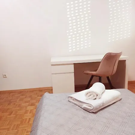 Karla Apartment Split