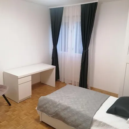 Karla Apartment Split